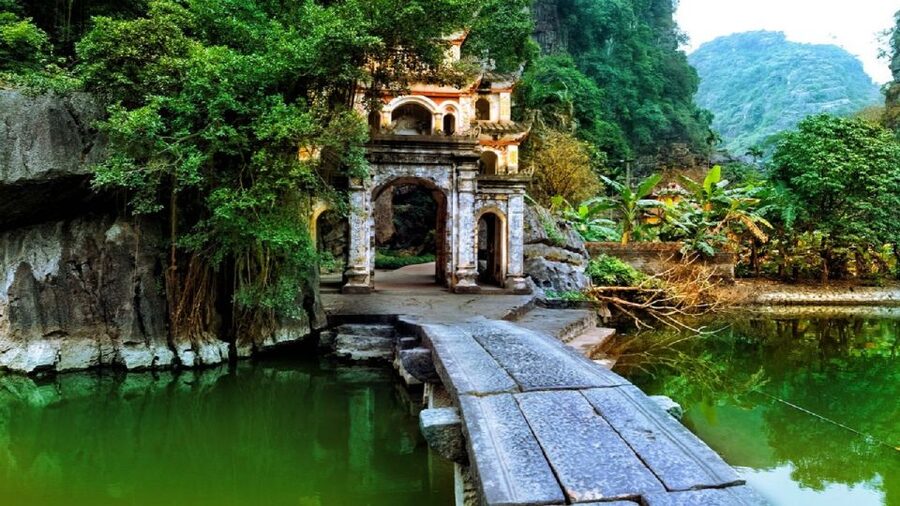 From Hanoi: Hoa Lu, Hang Mua Hike, Tam Coc Boat, and Lunch - Hoa Lu temples: meeting the Dinh and Le capital in stone and detail