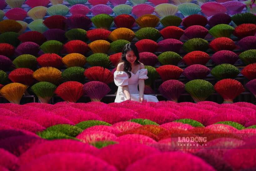 From Hanoi: Incense Village & Train Street Small Group Tour - Key highlights to look for