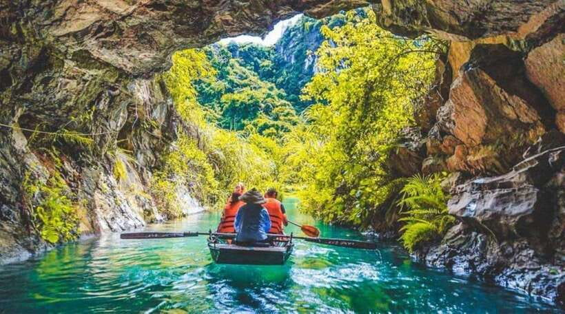 From Hanoi: Ninh Binh, Bai Dinh, Trang An and Mua Cave Trip - Trang An UNESCO Boat Ride and the Kong: Skull Island Connection