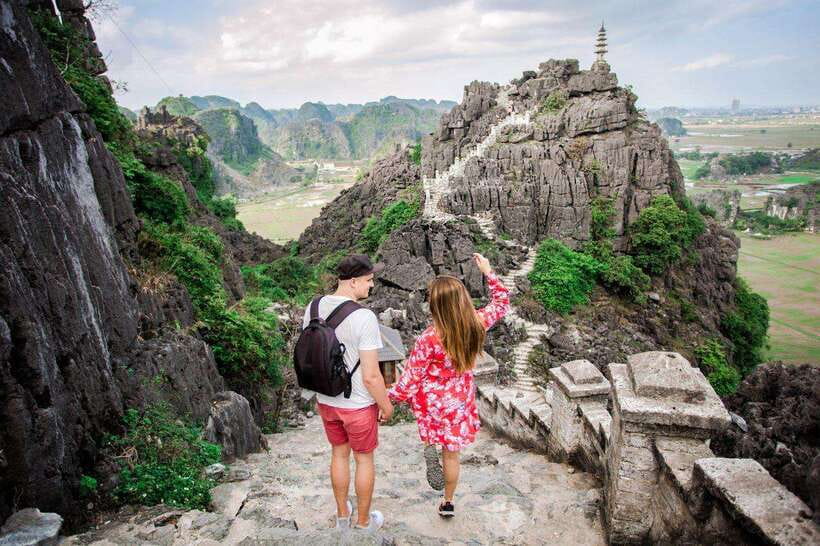 From Hanoi: Ninh Binh- Hoa Lu-Tam Coc- Mua Cave- Highlight - Lunch with local specialties: what you eat and how it works