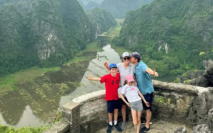 From Hanoi/NinhBinh: HoaLu-Bai Din- TrangAn- MuaCave-BichDon - Bai Dinh Pagoda: going big without needing a long explanation