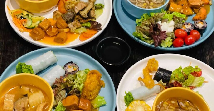 From Hanoi: Old Quarter Vegetarian Food Tour - Stop-by-stop: banh mi and spring rolls that taste like Hanoi