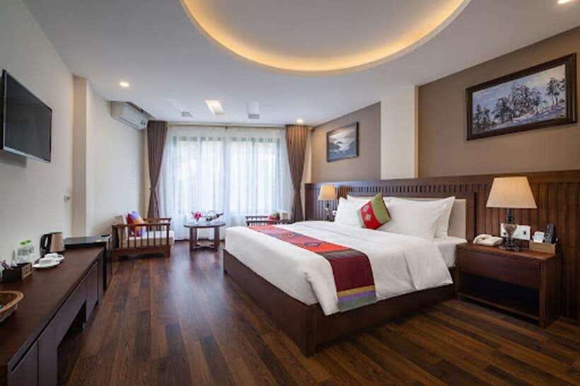 From Hanoi: Premium 2-Day Sapa Adventure with DCAR Limousine - Meals, guides, and the small touches that make it feel organized