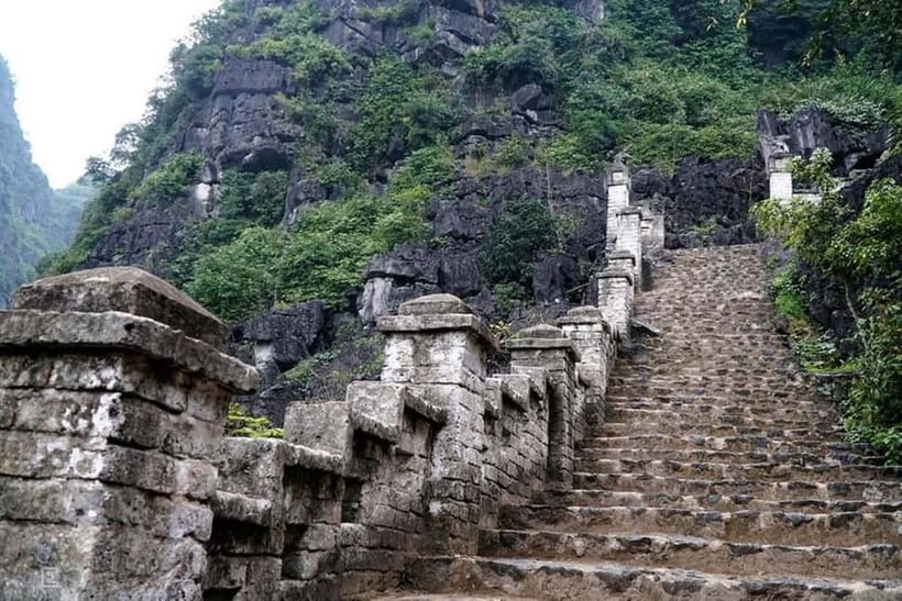 From Hanoi: Tam Coc Boat Trip and Hoa Lu & Mua Cave Tour - Hang Mua (Mua Cave) viewpoints and the 500-step reality check
