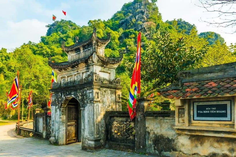 From Hanoi: Tam Coc Boat Trip and Hoa Lu & Mua Cave Tour - Getting to Ninh Binh from Hanoi, and why the start time matters