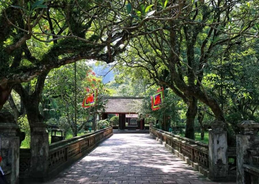 From Hanoi: Trang An eco-tourism - Hoa Lu ancient & Mua Cave - Who should book this tour (and who should reconsider)