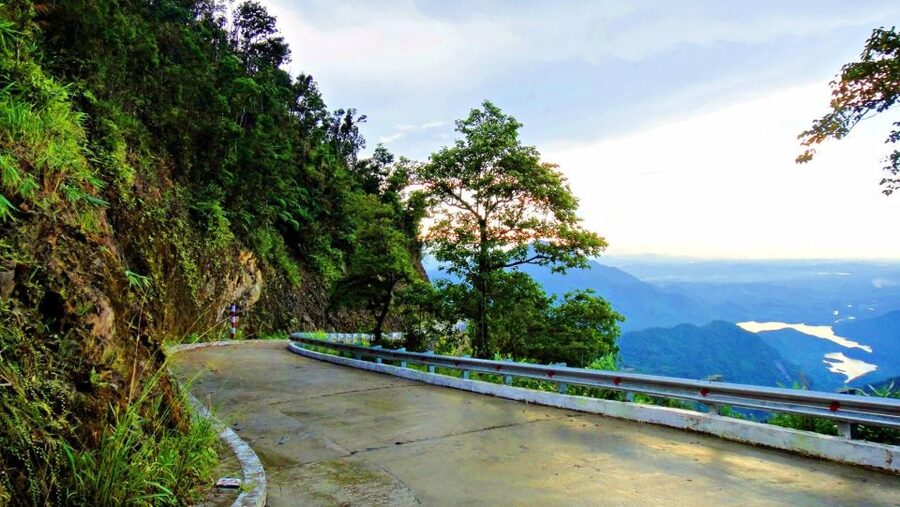 From Hue/Da Nang/Hoi An: Bach Ma National Park Trekking Tour - Views, clouds, and Cau Hai Lagoon: what to expect from the top moments