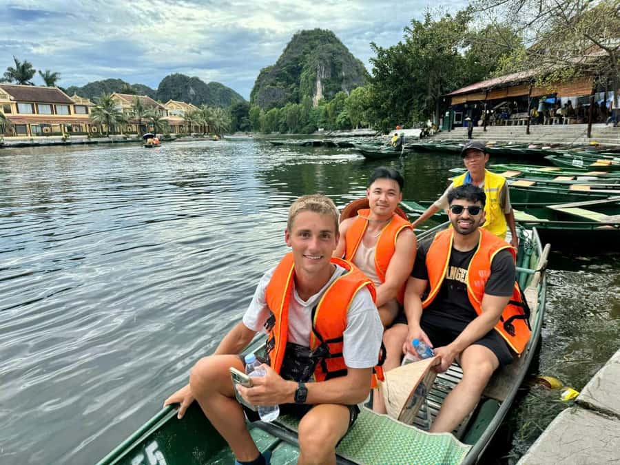 From Ninh Binh : Bai Dinh, Hoa Lu, Trang An, Mua Cave Tour - Trang An Scenic Boat Ride: Caves, Rice Paddies, and Sampan Time