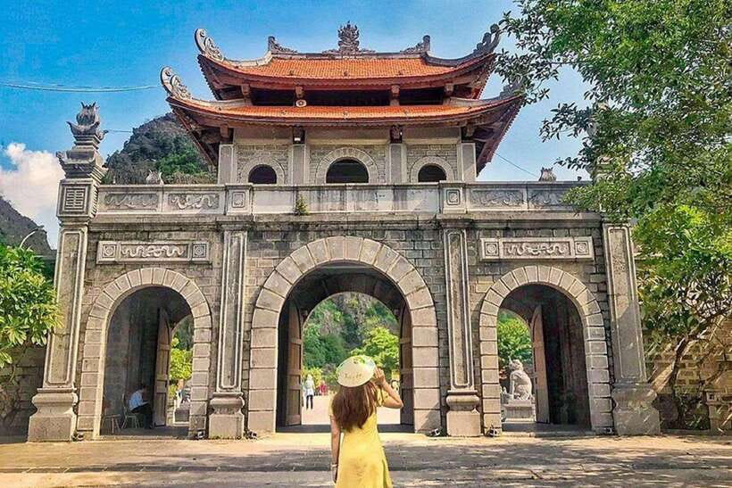 From Ninh Binh: Hoa Lu, Bai Dinh, Trang An, & Mua Cave Tour - Bai Dinh Pagoda: Records, Scale, and a Day-Saver Separate Entrance