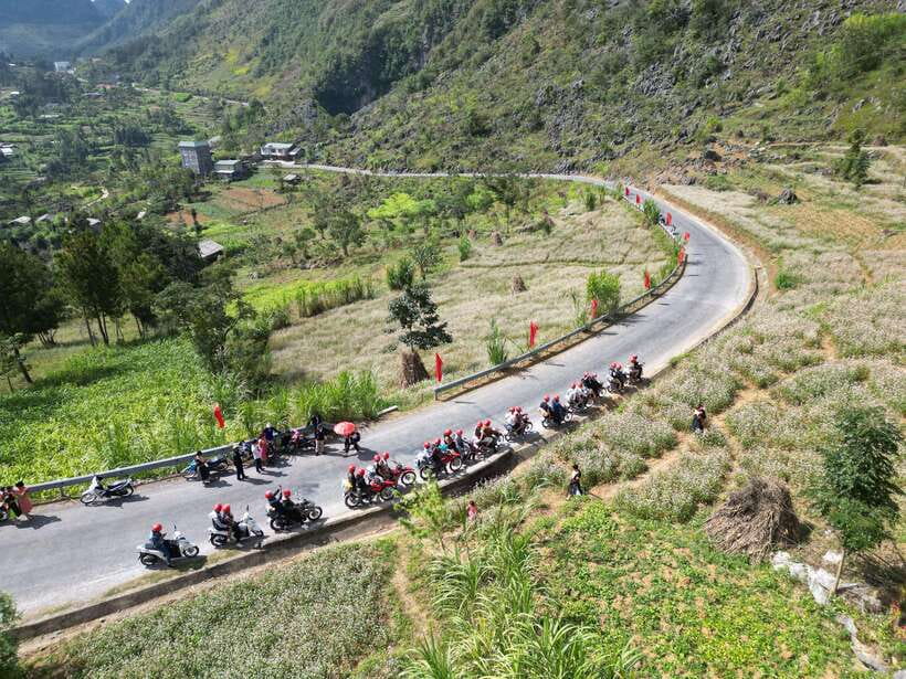 From Sapa: 2 Day Ha Giang Loop Motorbike Tour With Rider - Day 2 ride: Quan Ba, Bac Sum Pass, Dong Van, and the road stops you remember