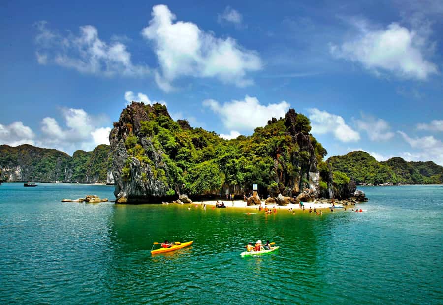 Full day boat trip with Cat Ba's captain Jack - From Cat Ba hotels to Cai Beo Dock, a start that actually feels organized