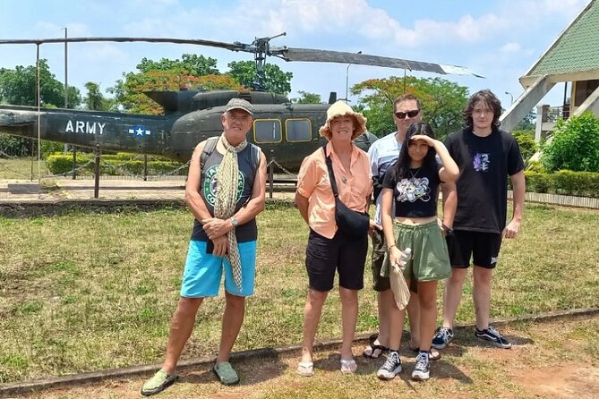 Full-Day DMZ Tour: 17th Parallel, Vinh Moc Tunnel & Khe Sanh Base - Bến Hải River and the 17th Parallel: a border you can stand on