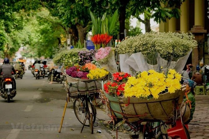 Full-Day Hanoi City Tour with Hidden Local Life Experience - Tran Quoc Pagoda on West Lake, the calm ending