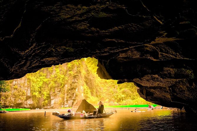 Full-Day Tour Hoa Lu, Tam Coc Boat Trip and Mua Cave - Guides, Group Size, and the Limousine Advantage