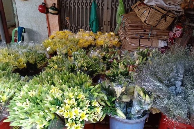 Good Morning Saigon Tour by Motorbike and Scooter - Ho Thi Ky Flower Market: Colors and Scents in Quick Time