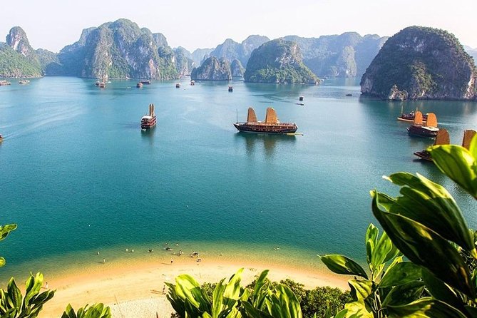 Group Halong Bay Day Cruise Including Hotel Transfers from Hanoi - Thien Cung cave: what to expect and how to get good photo time