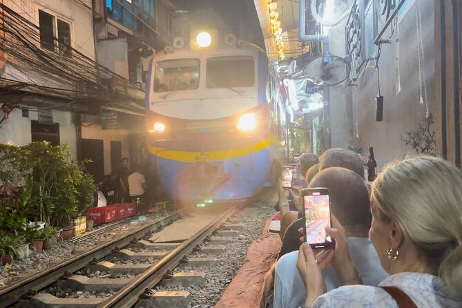 Guided Hanoi Food Tour With Train Street 8 Different Food Tasting - Timing and logistics: what the 2.5 to 3 hours feels like