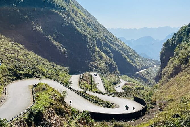 Ha Giang Loop motobike Tour 4D/3N All-Inclusive (small group) - Day 1: Bac Sum Pass, Lung Khuy Cave, and winding your way to Yen Minh