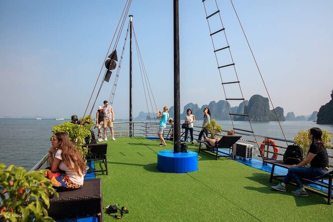 Ha Long Bay Cruise Day Tour-Cave, Kayaking,Ti top island & Lunch - Stop by stop: Surprise Cave (Sung Sot) and what it feels like