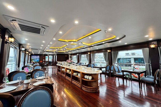 Ha Long Bay Luxury Day Cruise with Buffet Lunch, Caves & Kayaking - The guides: the real engine of a smooth day