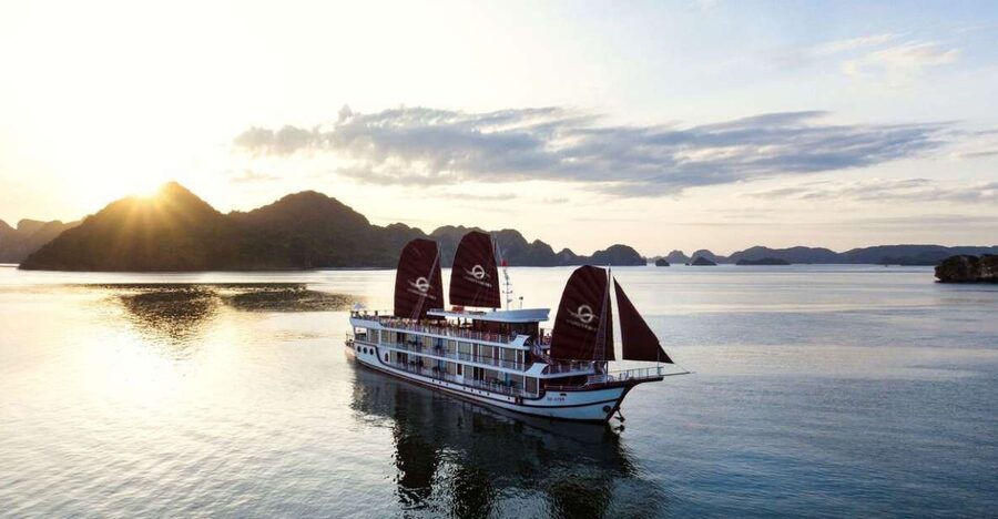 Ha Long & Lan Ha Bays: 2-Day Cruise with Meals & Kayaking - Day 2: sunrise tai chi, Tra Bau kayaking, swimming with floats, brunch back to port