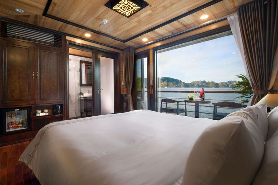 Ha Long & Lan Ha Bays: 2-Day Cruise with Meals & Kayaking - Should you book this 2-day Ha Long and Lan Ha cruise?