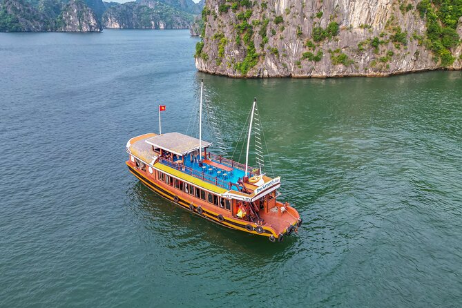 Ha Noi - Cat ba island - Lan Ha Bay - Kayaking 1 Day - Lan Ha Bay Cruise Passes Cai Beo and Karst Towers