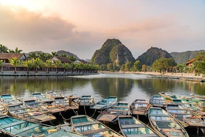 Hai Phong City Historical and Food Tour - Snack Stop: Bánh Mỳ Que Cột Đèn for the Real Local Flavor