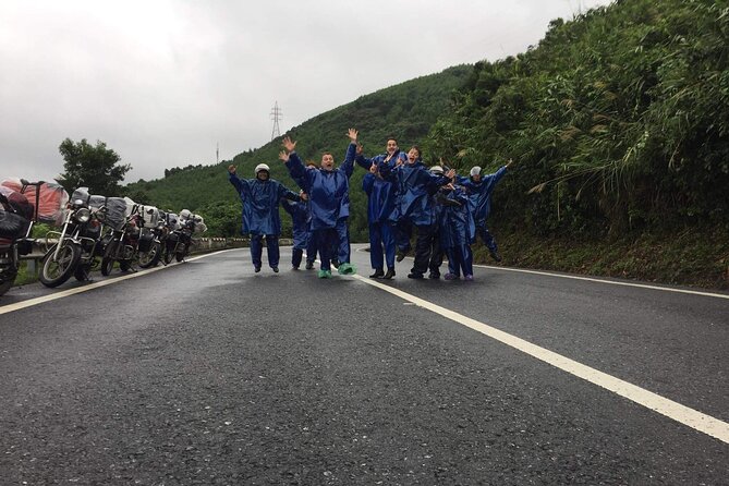 HAI VAN PASS MOTORBIKE TOUR - Top Gear Experience - Tam Giang Lagoon fishing village: 15 minutes of real life by the water