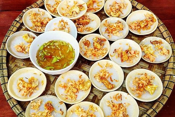 Half-Day Guided Street Food Walking Tour at Hue - Stop 2 at Cơm Hến 3 Hàn Mặc Tử: Bún Hến Shows Hue’s Love for Texture