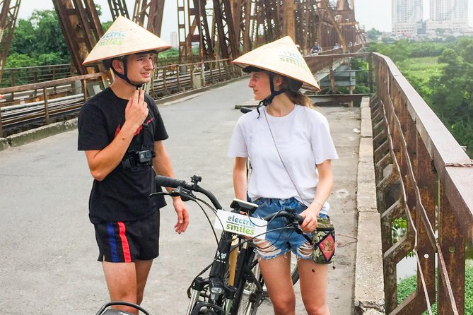Half Day Ha Noi Tour by E-bike - Stop 1: West Lake for a calmer start to the ride