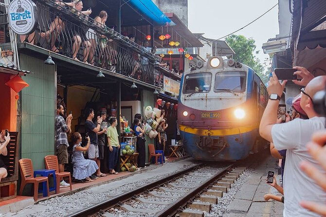 Half-Day Hanoi Highlights and Train Street Experience - Stop 4: Hoa Lo Prison, the heavy hour you should not skip