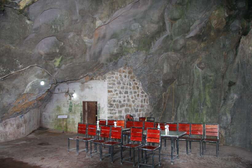 Half Day Hiking to Cat Ba National Park with a Guide - Quan Y Hospital Cave (Quan Y Cave), wartime shelter under Cat Ba
