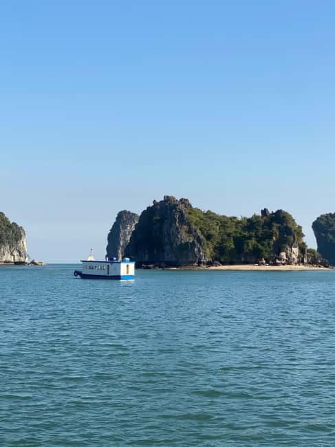Half day Lan Ha Bay : Boat Trip , Kayaking,Snorkel - Kayaking through limestone pockets with fewer people