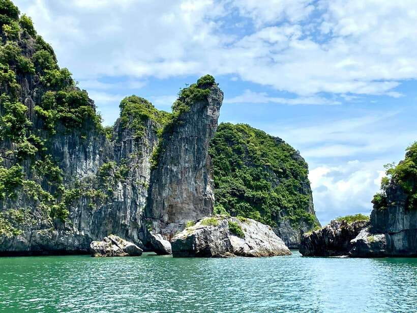 Half day Lan Ha Bay excursion ( 4 hours ): Kayaking, Snorkel - From Cat Ba Town to Beo Wharf: The Part That Makes or Breaks Day Trips