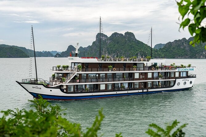 Halong Bay 2D1N Cruise multi options, transfer, swim and kayaking - Choosing your cabin: 4-star private bathroom vs 5-star balcony bathtub