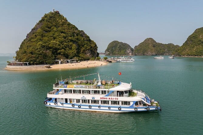 Halong bay 4 hours boat tour from Halong city with 2 caves, kayak - Thien Cung cave: the famous one, with serious stairs