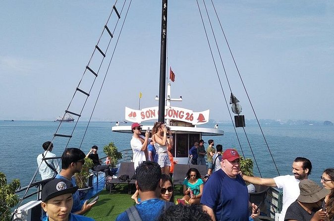Halong Bay Cruise Tour from Hanoi with Kayak Adventure - Kayak adventure or bamboo boat on Ba Hang