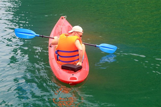 Halong bay Deluxe Cruise 2D/1N: Kayaking, swimming, Titop island & surprise cave - Titop Island and sunset spring rolls: why this timing works