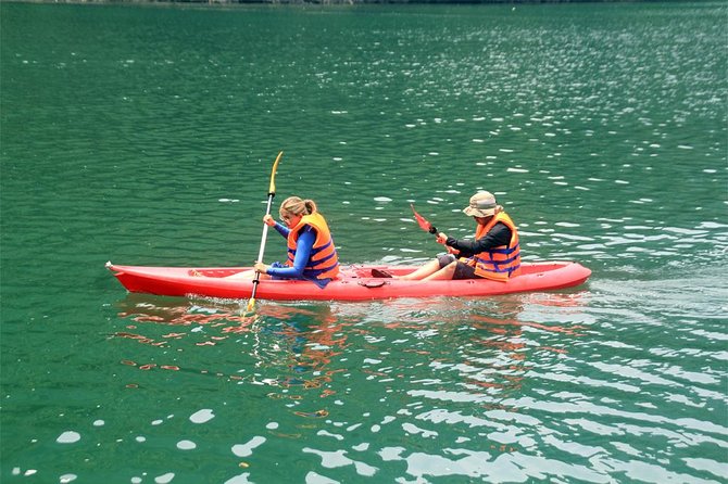 Halong bay Deluxe Cruise 2D/1N: Kayaking, swimming, Titop island & surprise cave - Day 2 morning: pearl farm and kayaking when conditions are best