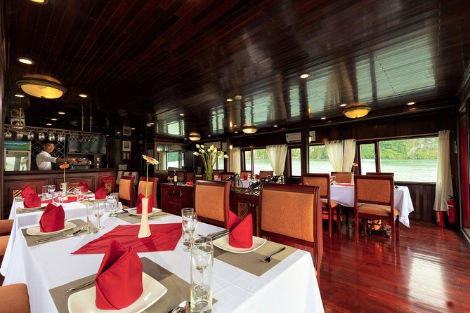 Halong bay Deluxe Cruise 2D/1N: Kayaking, swimming, Titop island & surprise cave - Group size, English guide, and communication reality