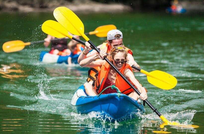 Halong Bay: Full-Day 4-Star Experience with Kayaking - Luon Cave kayaking and sampan boat: the highlight moment