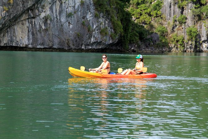 Halong bay Full Day Cruise trip: kayaking, surprise cave, titop island, lunch - One day Halong Bay: what you actually get from Hanoi
