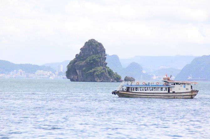 Halong bay Full Day Cruise trip: kayaking, surprise cave, titop island, lunch - Titop Island: viewpoint rewards and the crowd factor