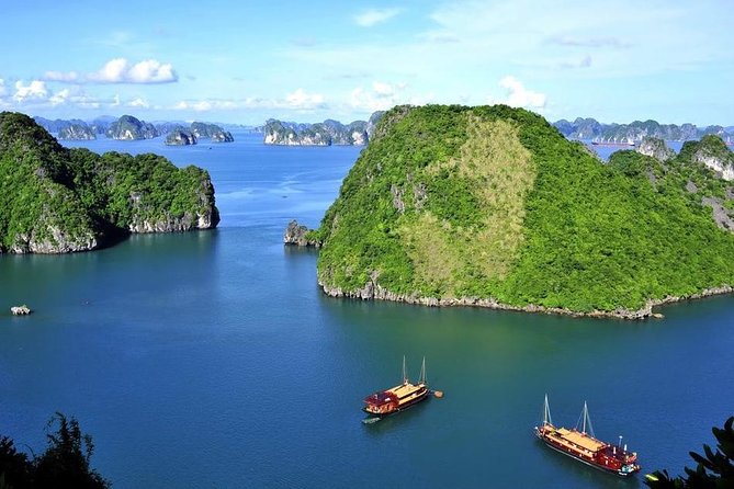 Halong Bay Full Day with Kayaking, Hiking viewpoint, Cave - Deluxe To Luxury - Guide and staff style: organization you can feel