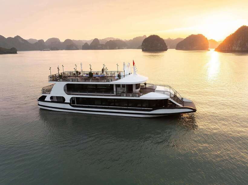 Halong Bay Luxury Cruise: Kayak&Swim,Cave, Party BEST SELLER - A one-day Halong Bay plan that still feels organized