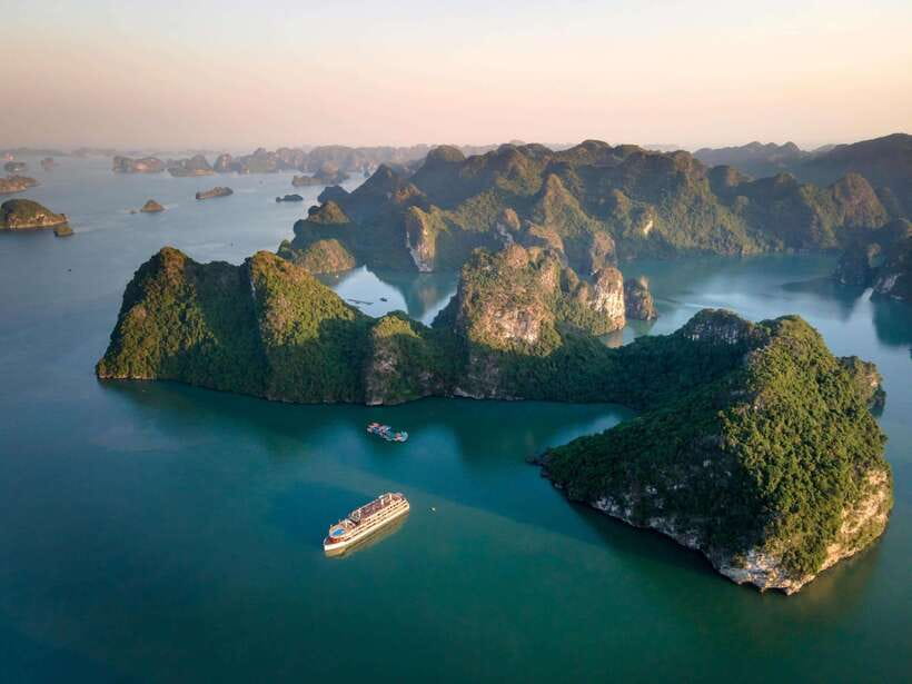 Halong Bay Luxury Cruise: Kayak&Swim,Cave, Party BEST SELLER - Board a luxury cruise, then use it the right way