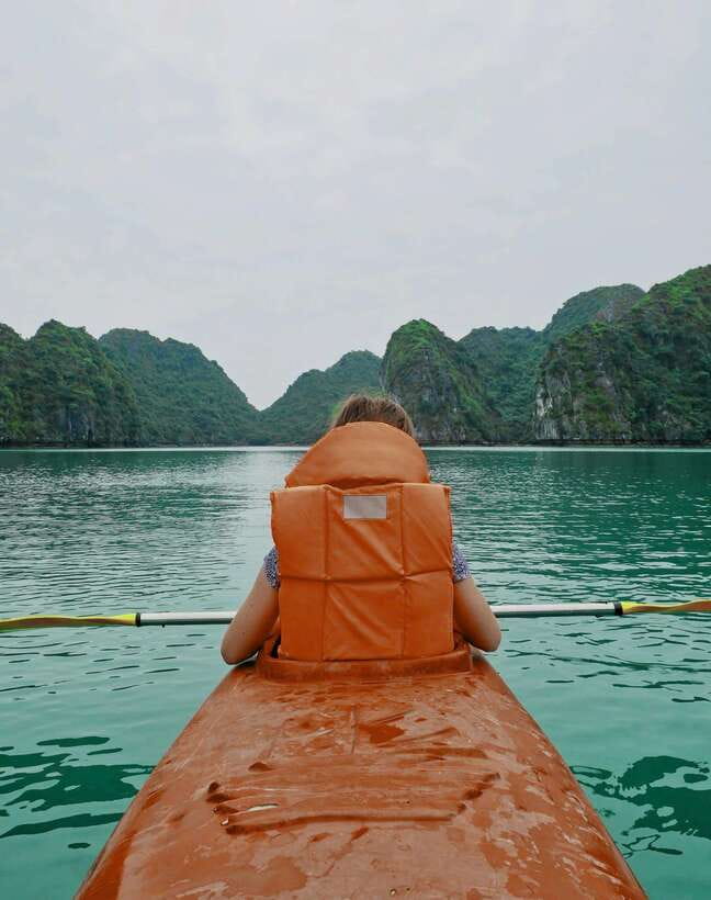 Halong Bay Luxury Cruise: Kayak&Swim,Cave, Party BEST SELLER - Sung Sot Cave, the Surprising Cave, with real visuals to match the name