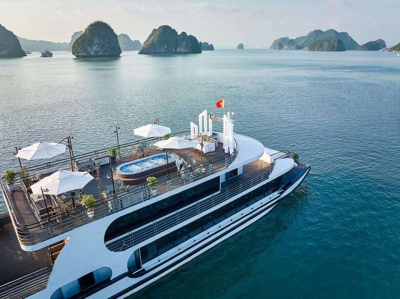 Halong Bay: Luxury Day Cruise with Buffet, Kayak, Swim - Getting to Tuần Châu Harbor: the limousine rhythm and the breaks that matter