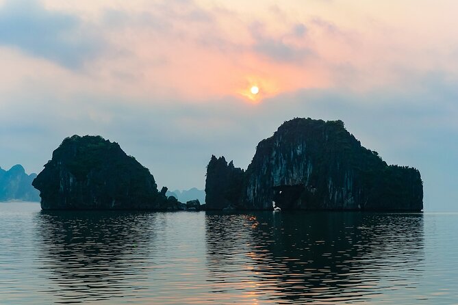 Halong Fantasea Cruise - 2 Days 1 Night - Day 2 Kayaking at Ho Dong Tien Cave, Then Lunch and Return to Hanoi